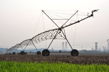 Center pivot irrigation system